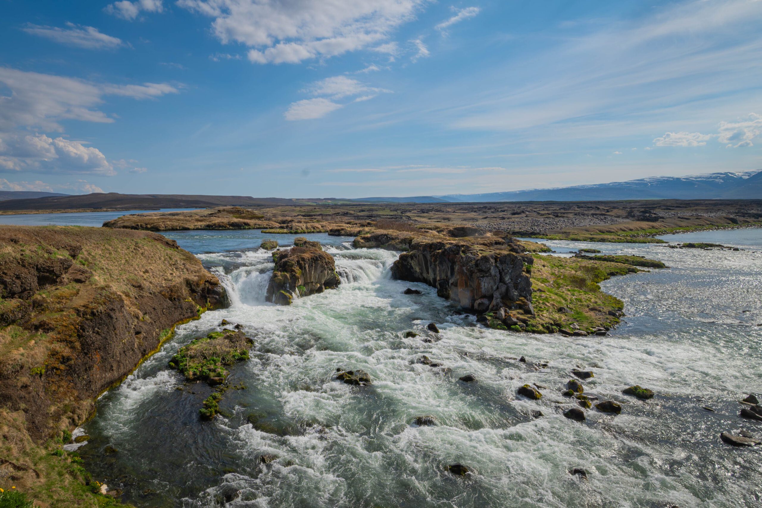Iceland waterfall Hungrytravelfamily