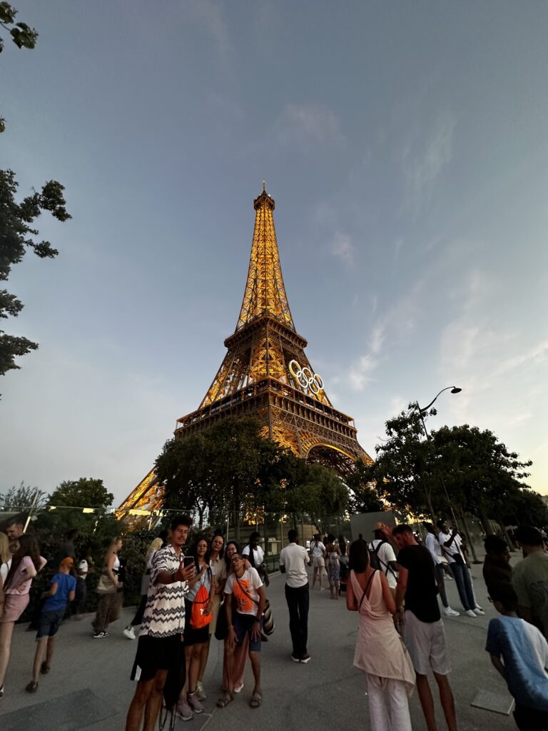 eiffel tower Paris-16-Passy_Paris_France_hungrytravelfamily_001