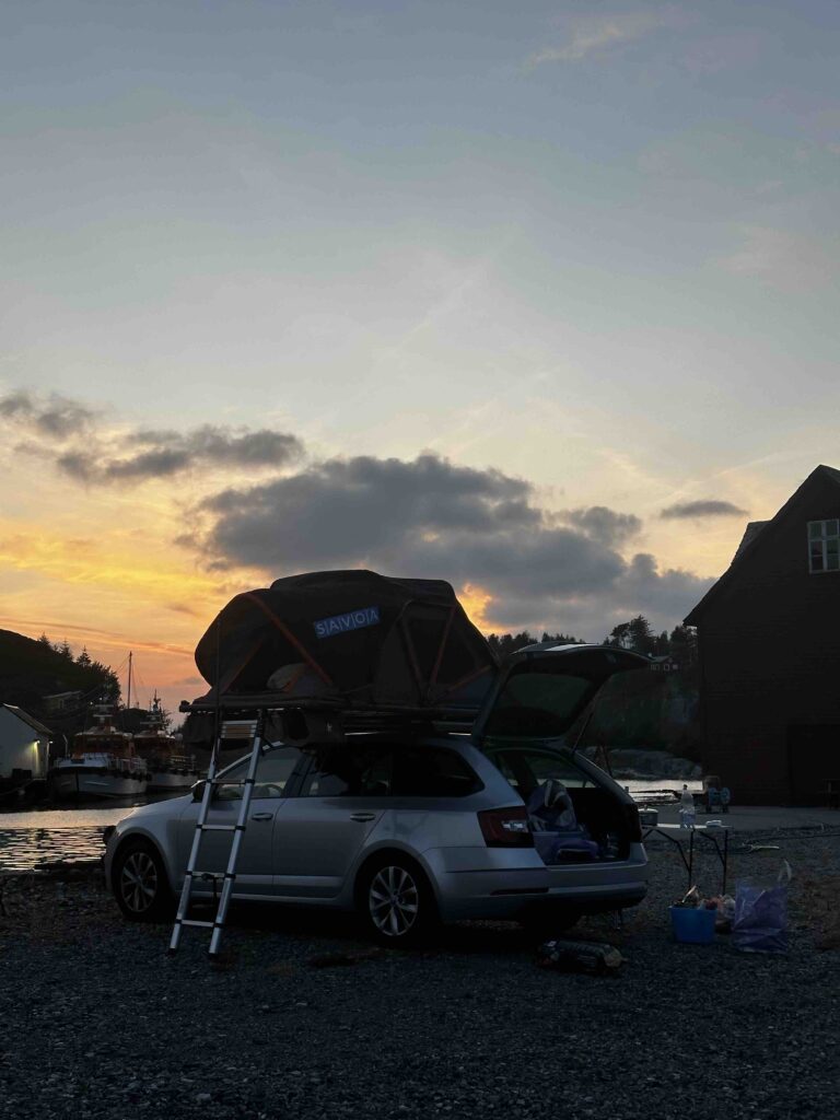 Roof top tent Hungrytravelfamily