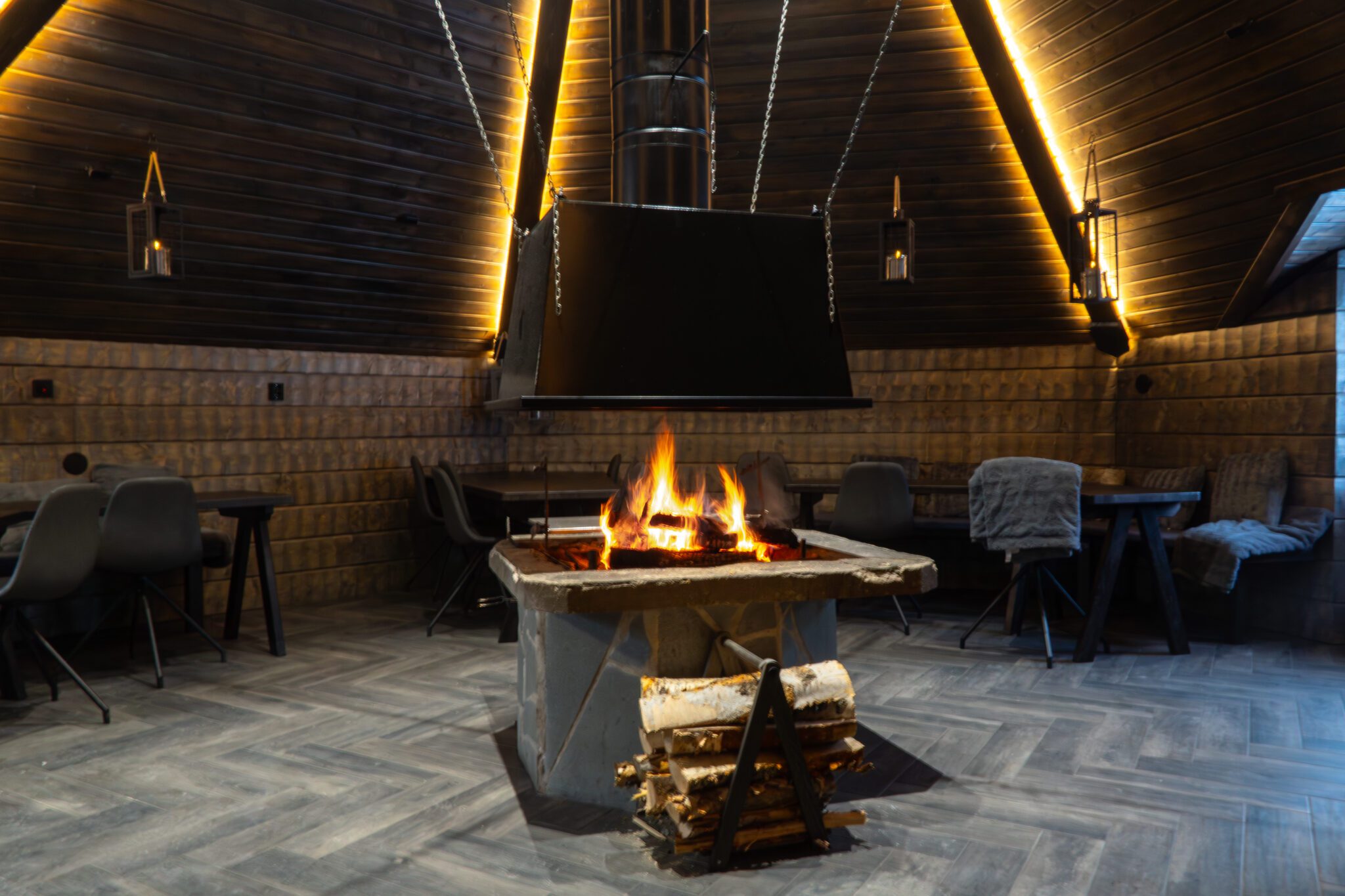 Una pequeña kota en el Arctic SnowHotel & Glass Igloos, usada para celebraciones de boda.