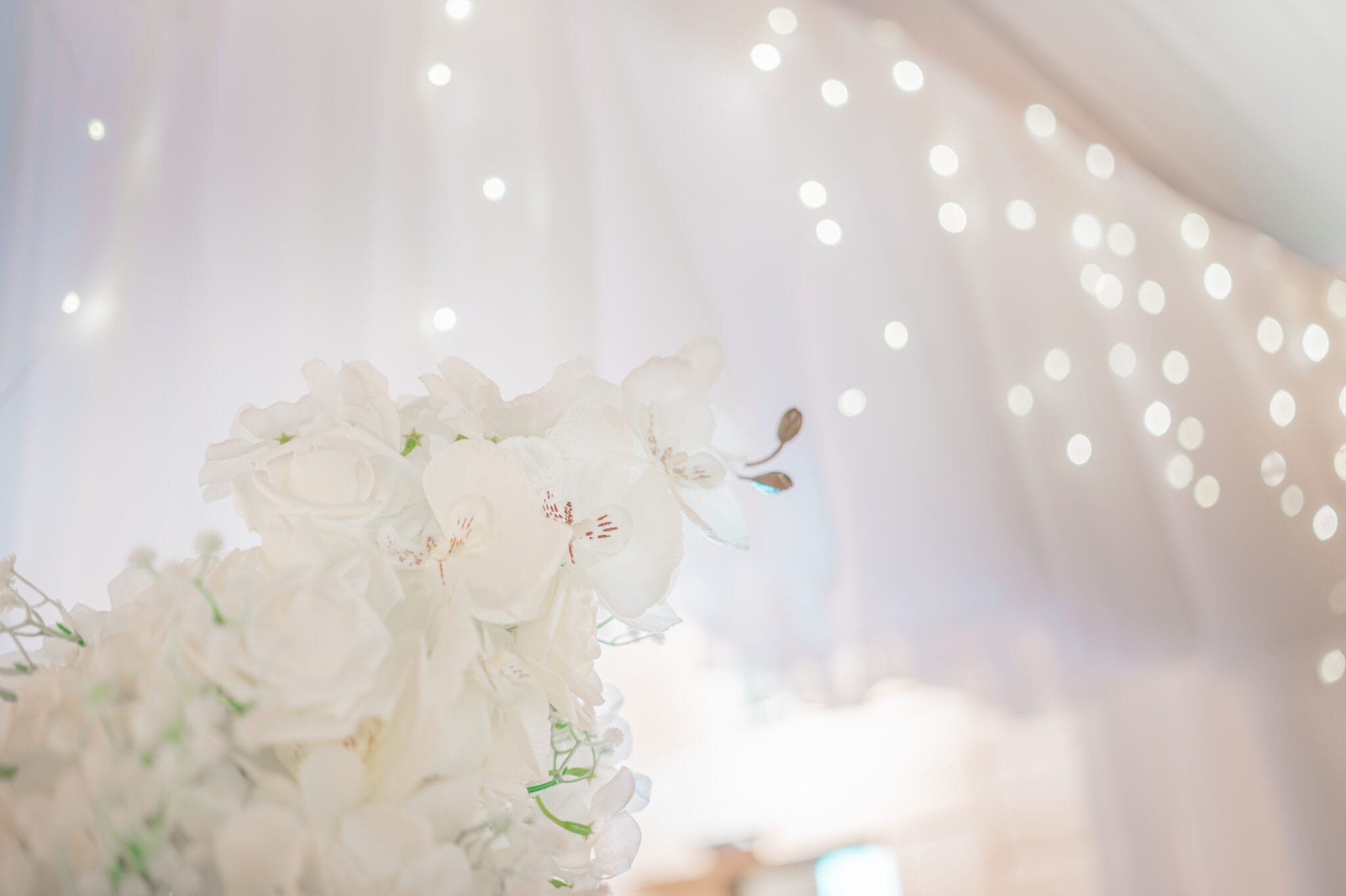 Un arco per cerimonie della nostra collezione, montato per un matrimonio in Lapponia e smontato da noi al termine.