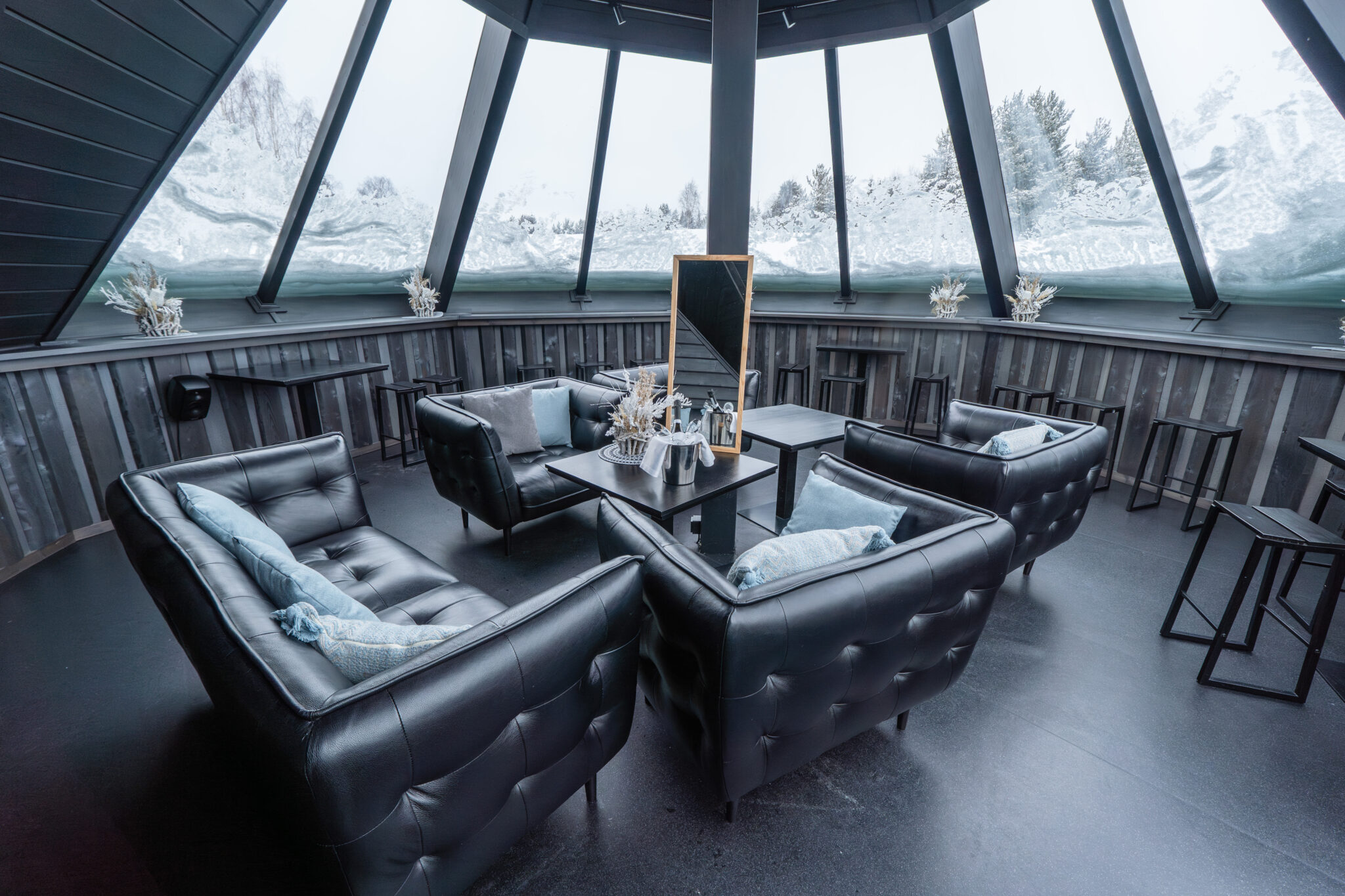 Preparativos de boda en el Arctic SnowHotel & Glass Igloos.